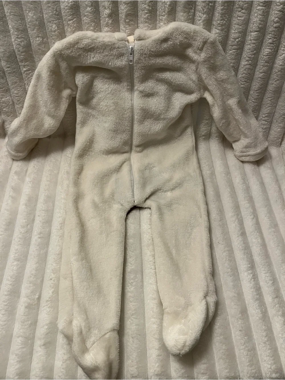 Lot of 5 baby clothes